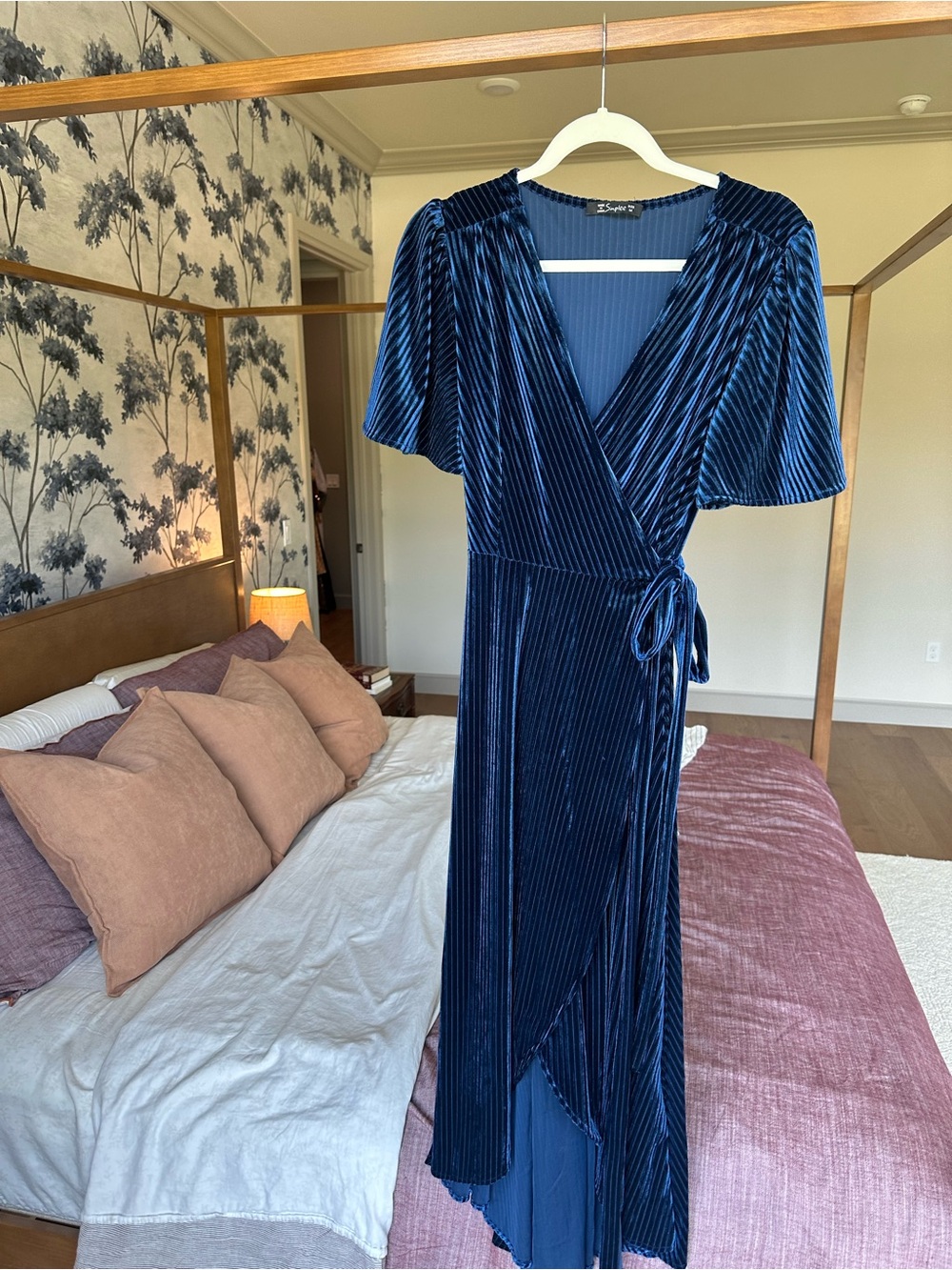 Simple Navy Blue Velvet Wrap Dress with Short Sleeves